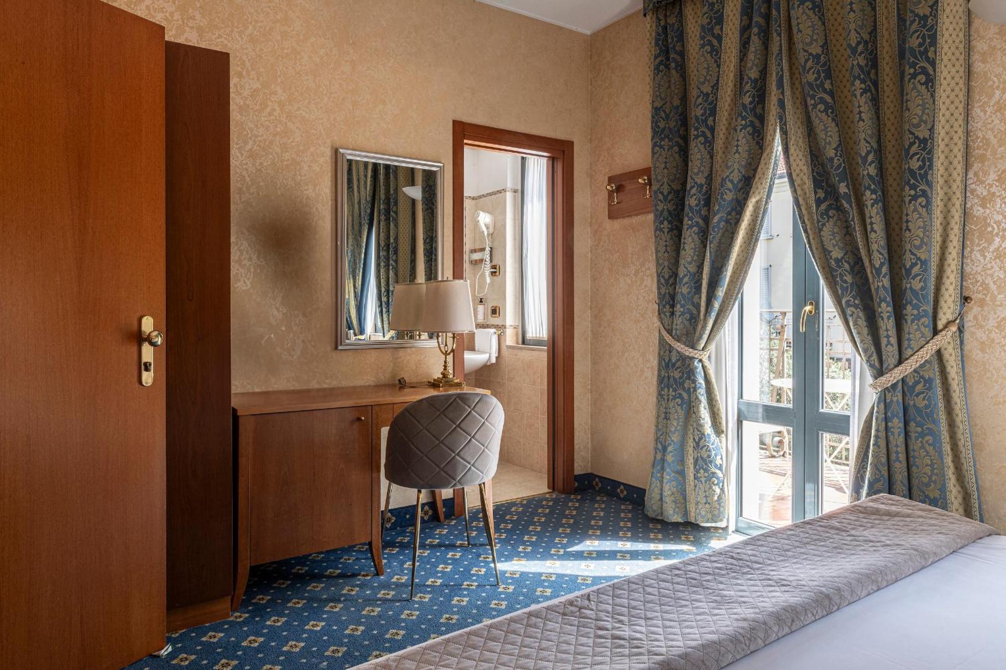 Boutique Hotel Dieci Милан Экстерьер фото