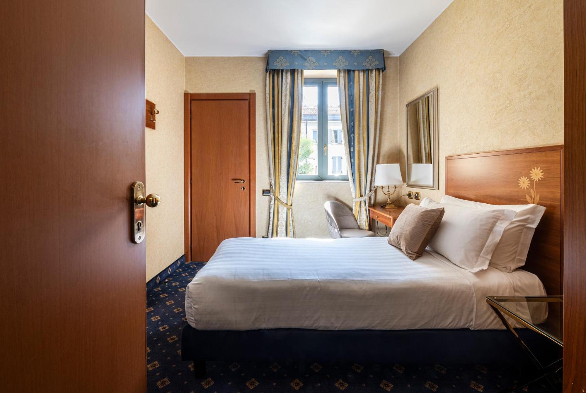 Boutique Hotel Dieci Милан Экстерьер фото