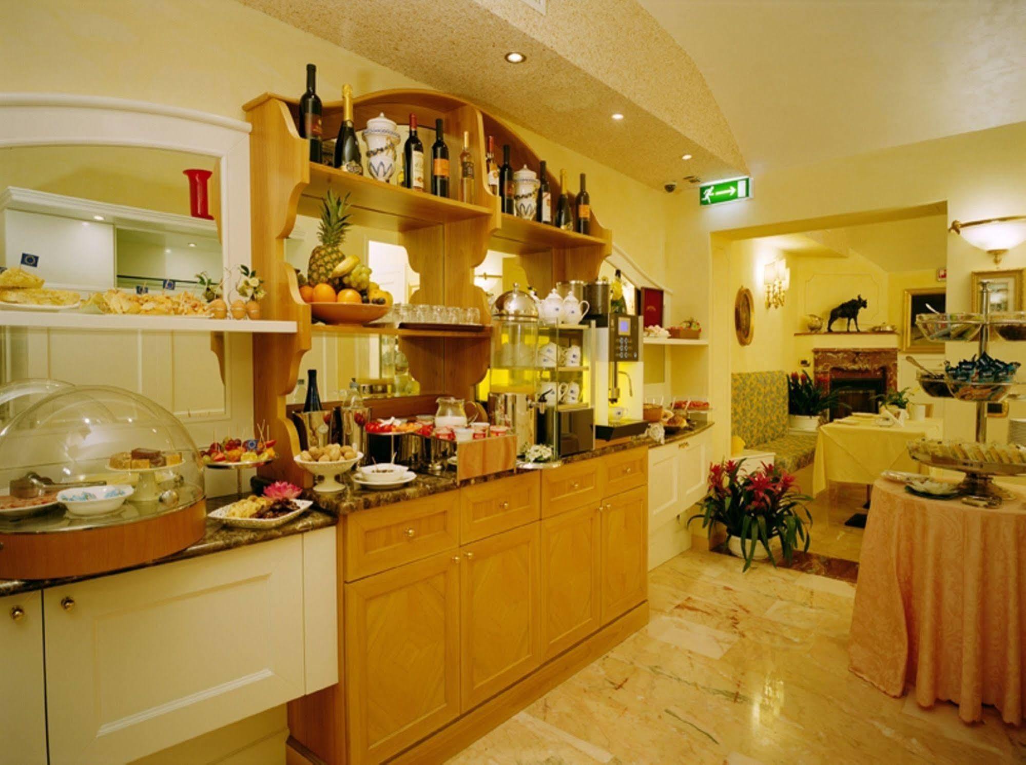 Boutique Hotel Dieci Милан Ресторан фото